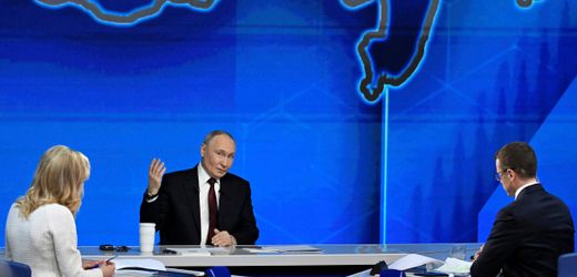 Wladimir Putin hält in Jahrespressekonferenz Monolog über Ukraine und stichelt gegen EU