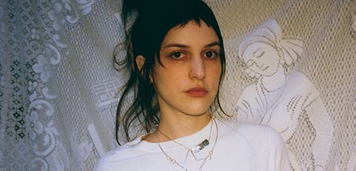 Oklou: Konzerte in Berlin und Köln zu »Choke Enough« – Hyperpop ohne Hysterie