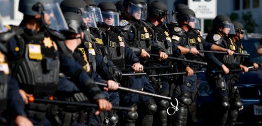 Donald Trump will jetzt doch wieder Einwanderer: Zweifel an eigener Politik und Ärger bei MAGA