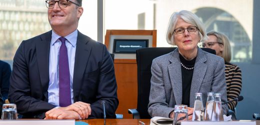 Corona-Maskenaffäre: Enquete-Kommission diskutiert Maskendeals von Jens Spahn