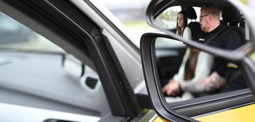 Führerschein: Verkehrsminister rät davon ab, auf niedrigere Kosten zu warten
