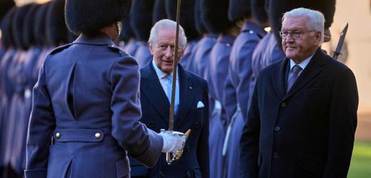 Frank-Walter Steinmeier: Regenschirm als Gastgeschenk für König Charles