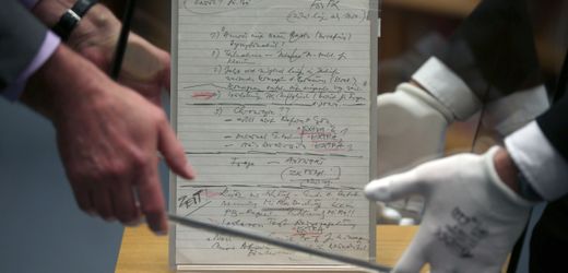 Mauerfall 1989: Haus der Geschichte muss Verkäufer des Schabowski-Zettels offenlegen