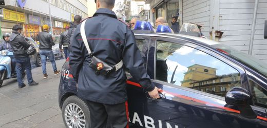 Camorra in Neapel: Polizisten setzen Mafiaboss in Mauerversteck fest