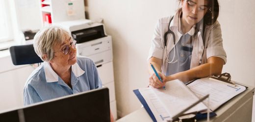 Renten-Streit: Sollen Akademiker länger arbeiten müssen?