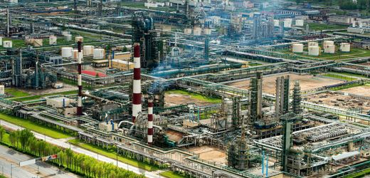 Russland: Ukraine attackiert nach eigenen Angaben russisches Ölterminal bei Moskau