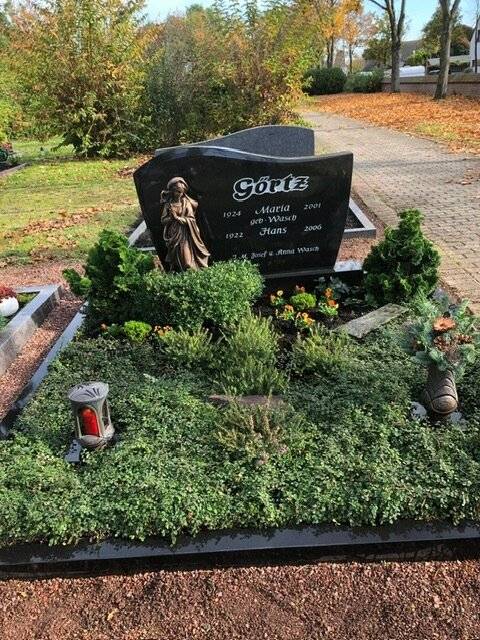 Angehörige sind entsetzt: Serie von Diebstählen erschüttert Jüchener Friedhöfe