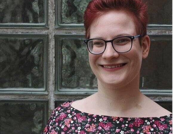 Anika Lenzen liest aus Roman: Lesung in Alpen für romantische Wintergefühle