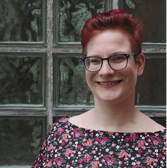 Anika Lenzen liest aus Roman: Lesung in Alpen für romantische Wintergefühle