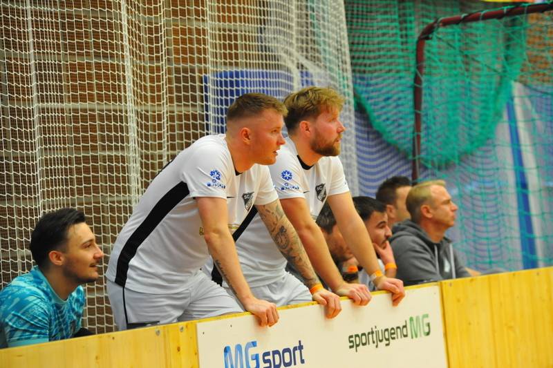 Gruppe 4 Hallenstadtmeisterschaft: Bei Mennrath lassen sich zwei schöne Blöcke zaubern