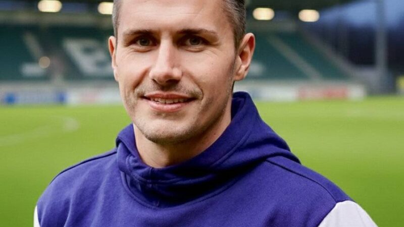 Fußball in Meerbusch: FC Büderich setzt weiter auf Trainer Siebenbach