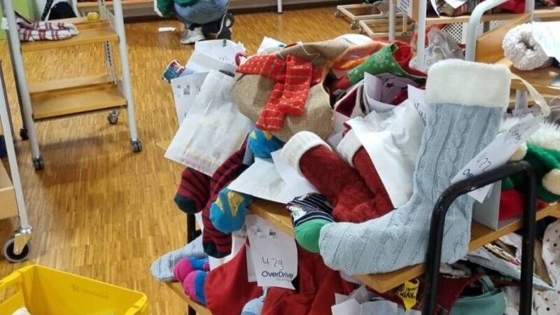 Aktion in Dormagen: 490 gefüllte Strümpfe warteten auf die Kinder