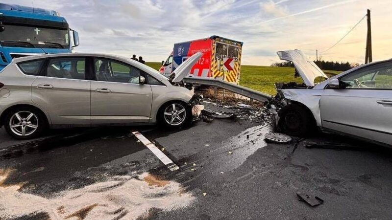 Unfall in Radevormwald: Frontaler Zusammenstoß auf der B 229