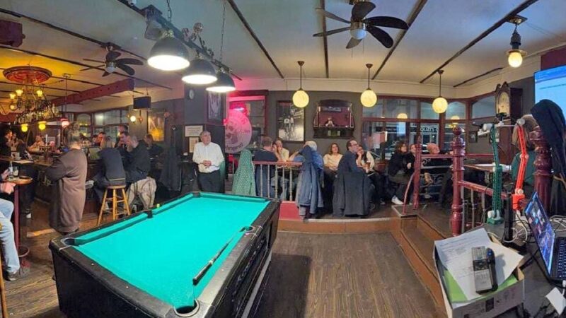 In Langenfeld und Ennis: Erstes zeitgleich übertragenes Kneipenquiz der Partnerstädte