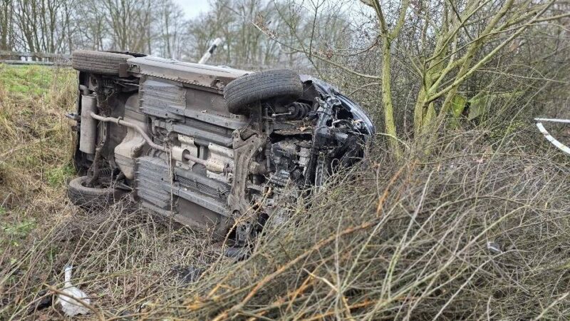 Sie stiegen nach Unfall aus: Frau aus Goch und Mann aus Essen werden auf der A57 von Auto erfasst und getötet