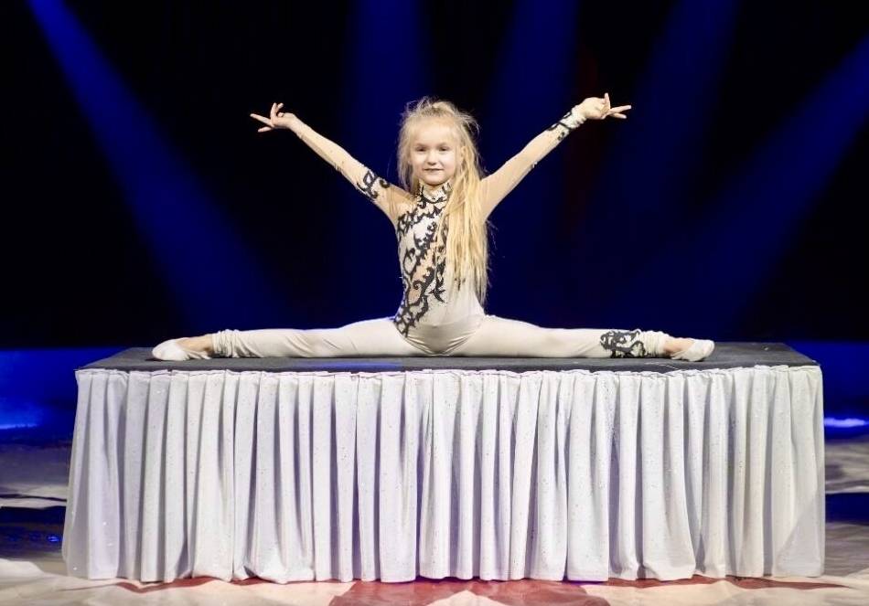 Weihnachtscircus in Viersen: Manegen-Magie in Mackenstein