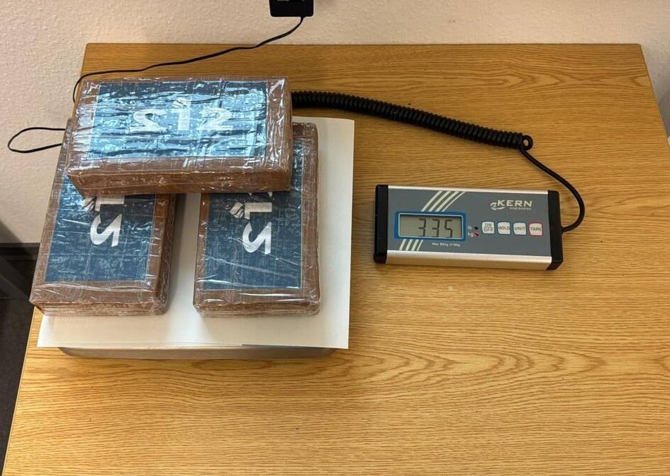 Festnahme auf A40 bei Straelen: Österreicher versteckte drei Kilo Kokain im Kofferraum