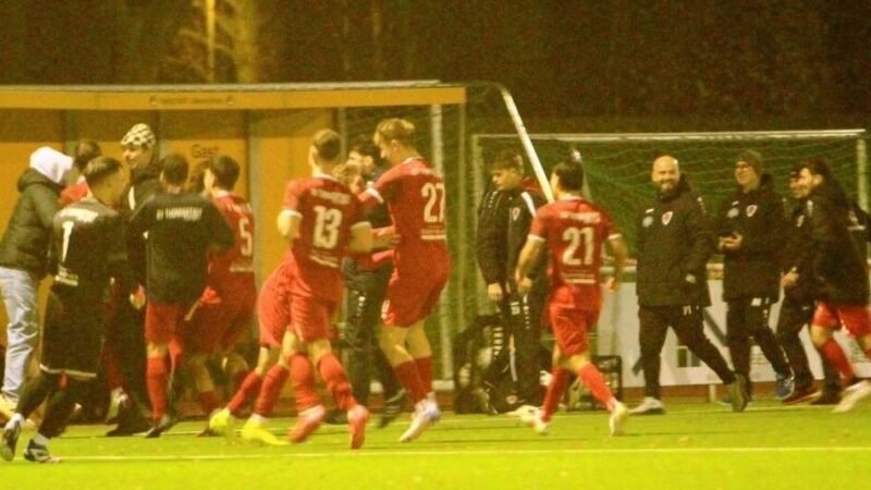 17. Bezirksliga-Spieltag: Kempen gelingt tief in der Nachspielzeit die Überraschung – der CSV hat einen Lauf