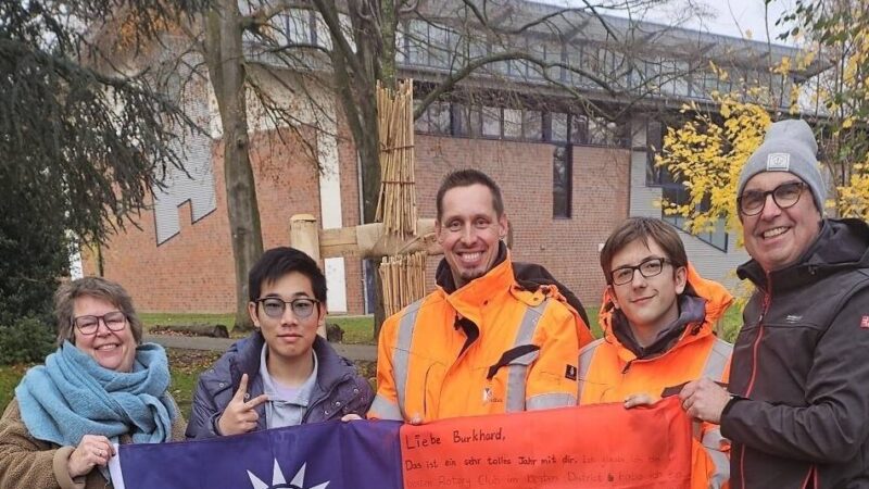Austauschprogramm Rotary-Club Willich: Austauschschüler Jack pflanzt Baum Nummer 21