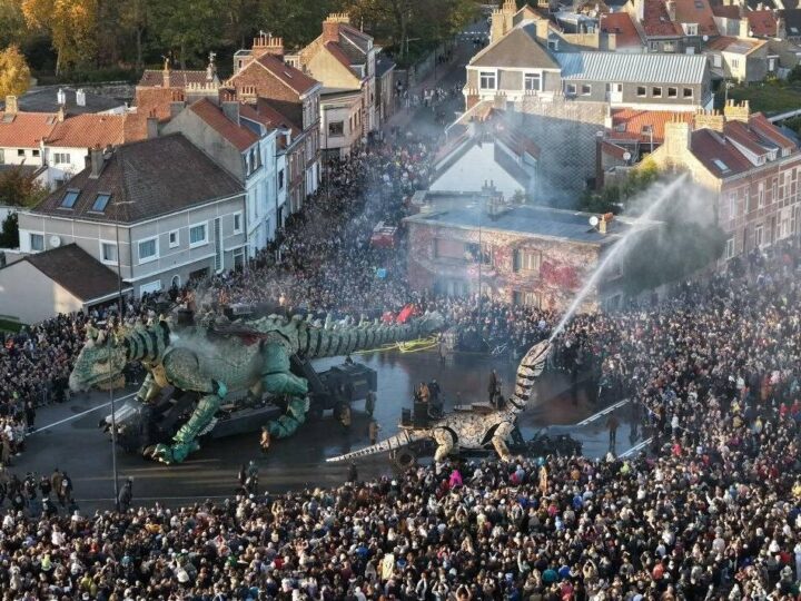Im Umfeld von Hückeswagens Partnerstadt Etaples: Imposantes Spektakel rund um wandernde Riesenechse