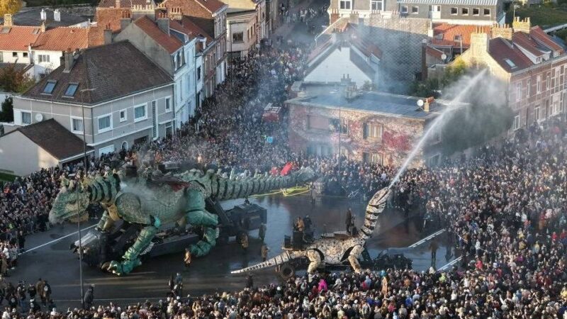 Im Umfeld von Hückeswagens Partnerstadt Etaples: Imposantes Spektakel rund um wandernde Riesenechse