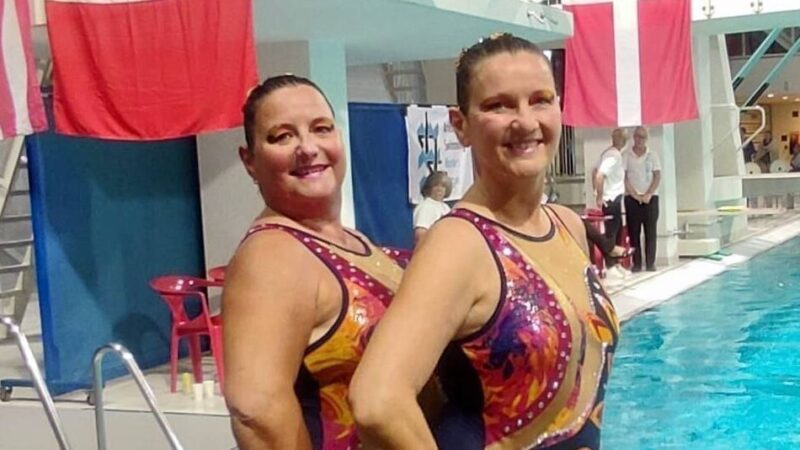 Synchronschwimmerinnen aus Willich: Hohlstein-Schwestern freuen sich über goldenes Saisonfinale