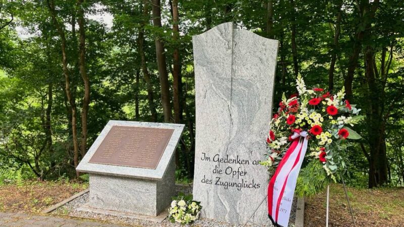 Gymnasium in Radevormwald: Podcast zur Zugkatastrophe erhält besondere Ehrung