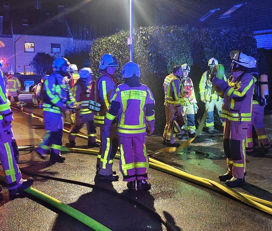 40 Retter in Kapellen im Einsatz: Feuer in Garage unterbricht Weihnachtsfest