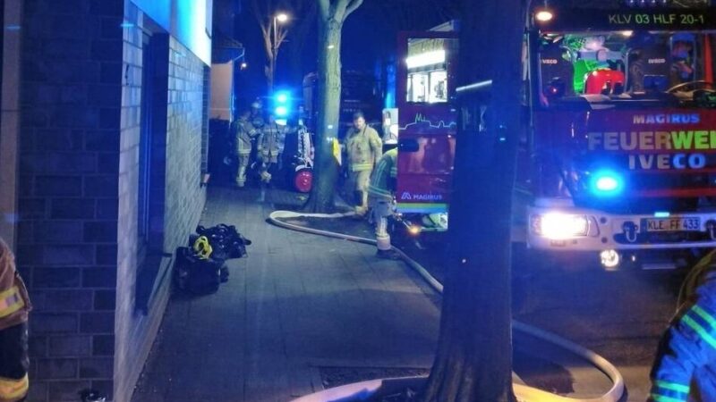 Elektrogeräte brannten in Kleve: Wohnungsbrand in Kellen – Rauchmelder weckt schlafende Bewohner