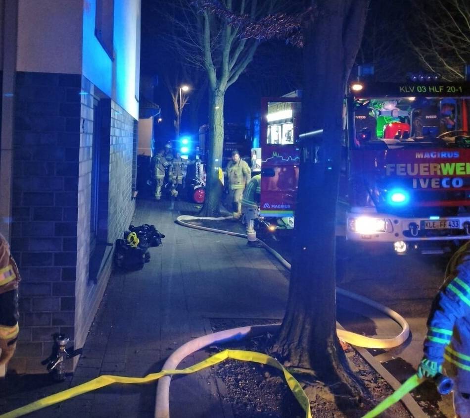 Elektrogeräte brannten in Kleve: Wohnungsbrand in Kellen – Rauchmelder weckt schlafende Bewohner