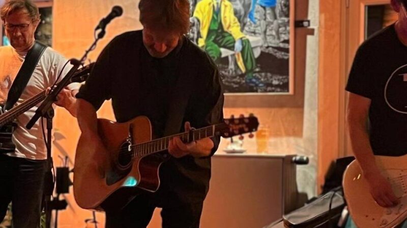 Konzert in Sonsbeck: Indie-Rock-Band spielt in Flüchtlingsunterkunft