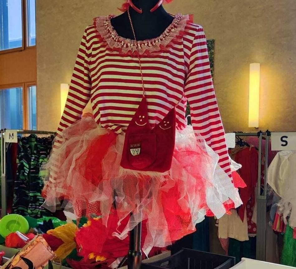 Auch am Wertstoffhof Leichlingen: Abgabe für Bergische Kostümbörse gestartet