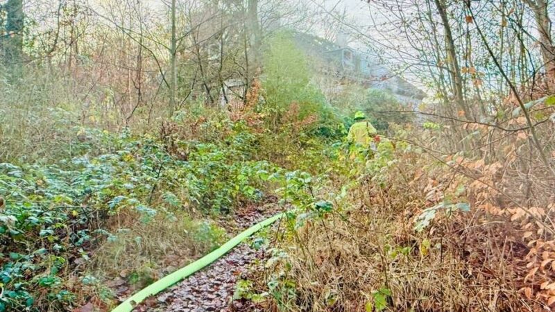 Brand in leer stehendem Haus: Großeinsatz für die Feuerwehr in Hösel
