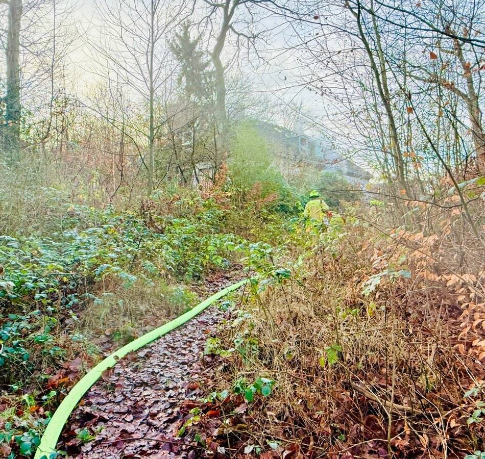 Brand in leer stehendem Haus: Großeinsatz für die Feuerwehr in Hösel