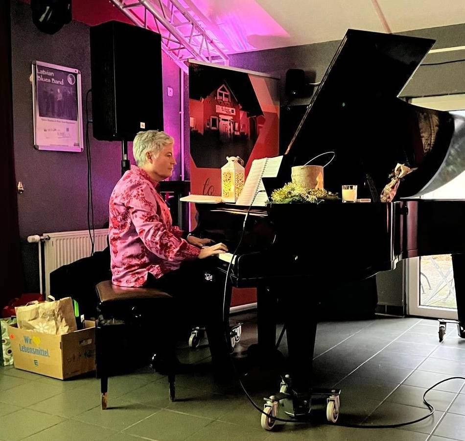 Am 20. Dezember in Rheinberg-Alpsray: Barbara Kraus singt Weihnachtslieder im To Hoop