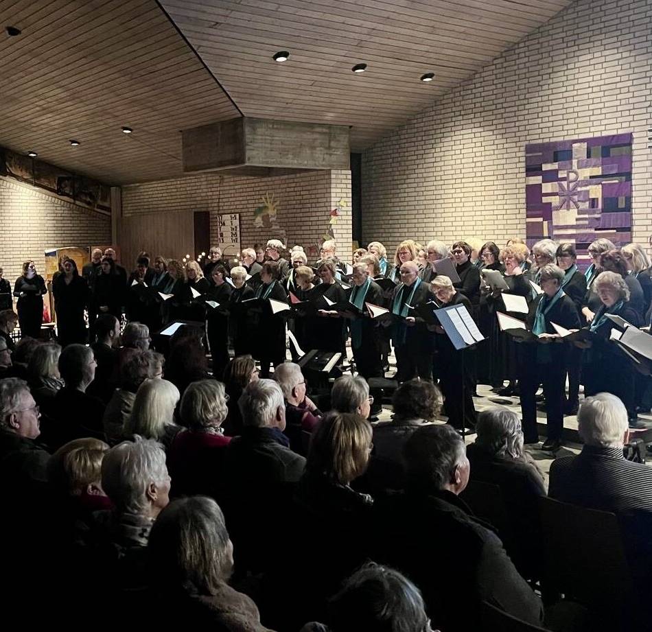 Lukaskirche in Langenfeld: Projektchor und „KlangPur“ begeisterten beim Adventskonzert