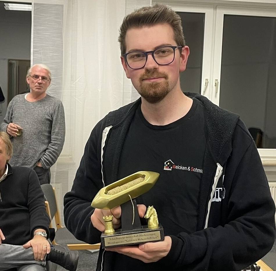 Schachspielgemeinschaft Hückeswagen: Tom Niklas Arnz gewinnt das „Goldene Weberschiffchen“