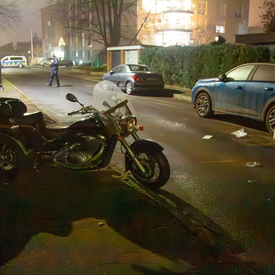 Kaiserstraße in Krefeld: Trike-Fahrer (77) bei Unfall schwer verletzt