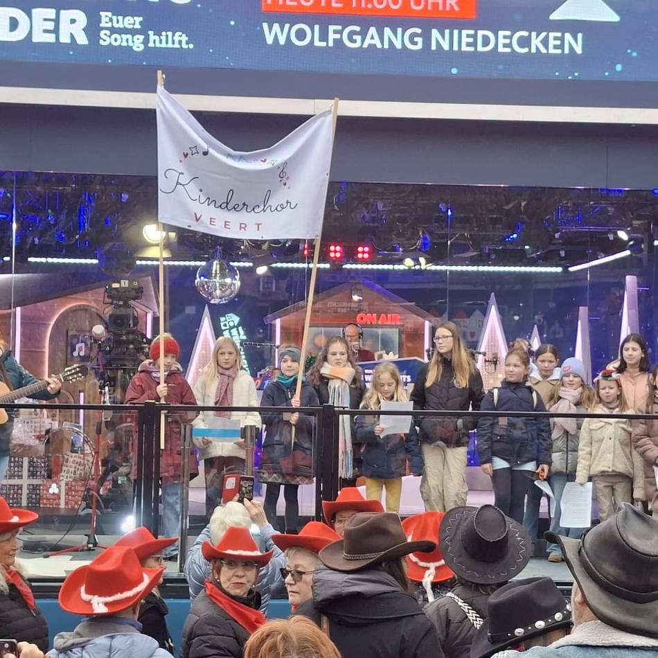 Zur Spendenübergabe nach Essen: Veerter Kinderchor unterstützt „WDR2 Weihnachtswunder“