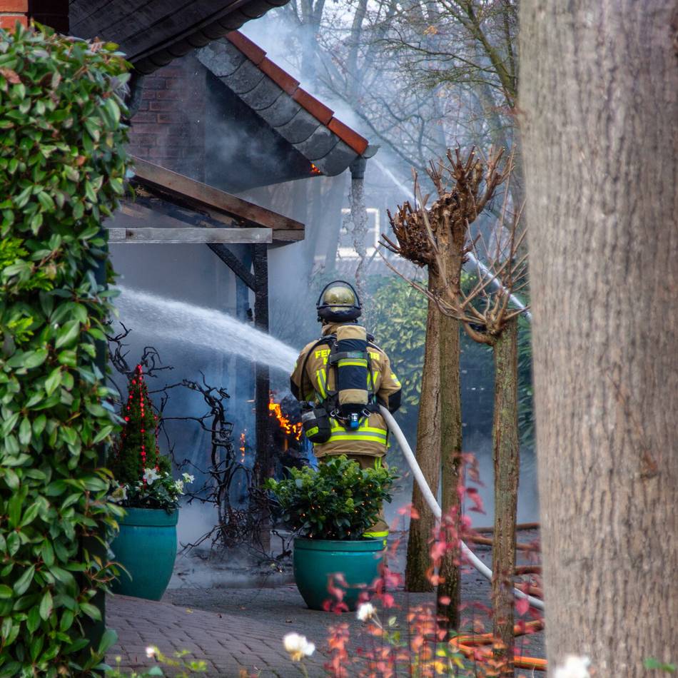 Brand in Krefeld-Verberg: Gartenhaus steht in Flammen – Feuerwehr verhindert Schlimmeres