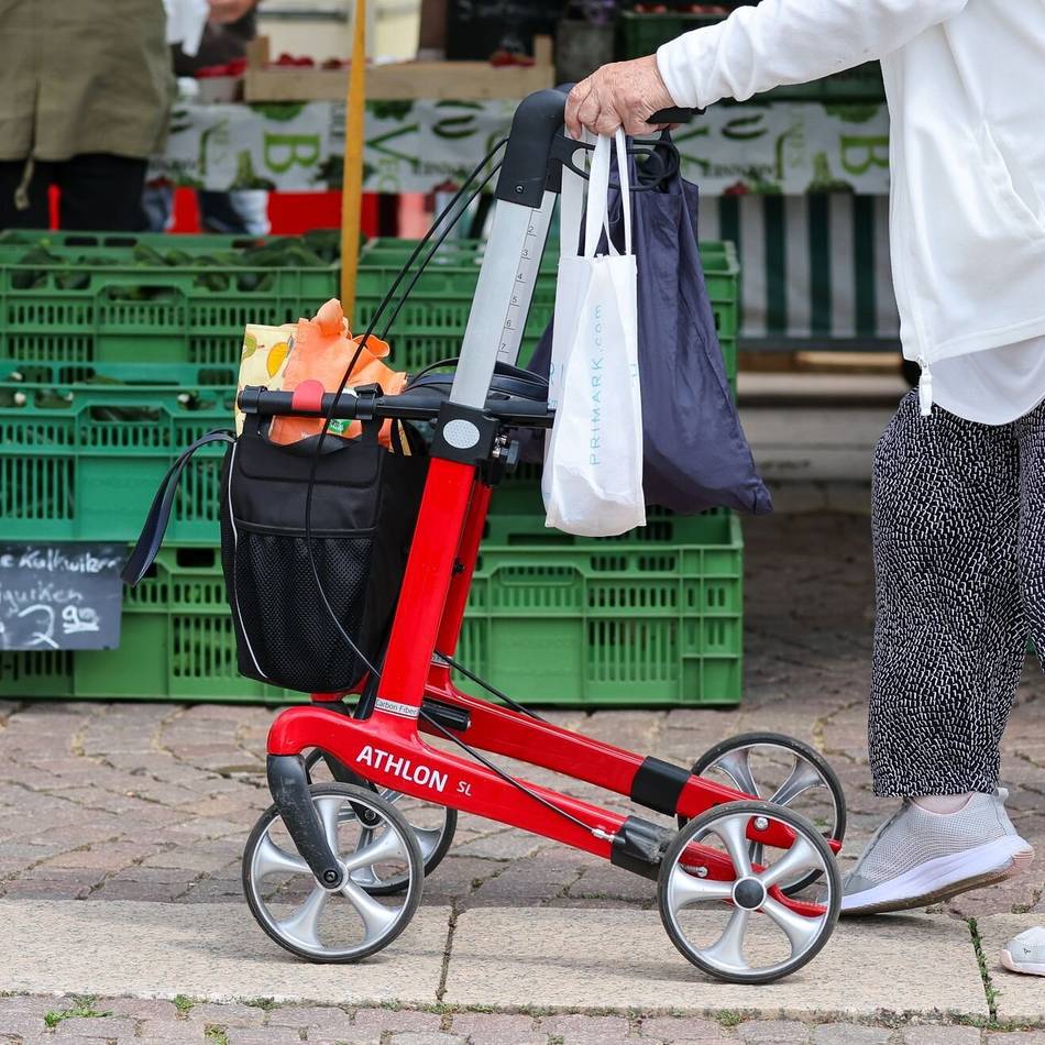 Stadt Dormagen und Seniorenbeirat: Hinweise zur Achtsamkeit an Leitsystemen