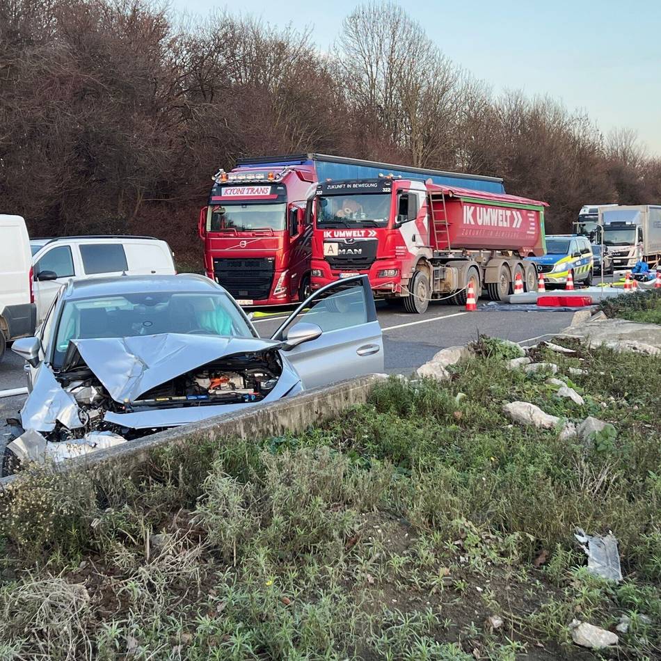 Dramatischer Lkw-Unfall und die Folgen: Haaner Mega-Stau auf der A46 – „Da sind Diabetiker, die Medikamente brauchen“