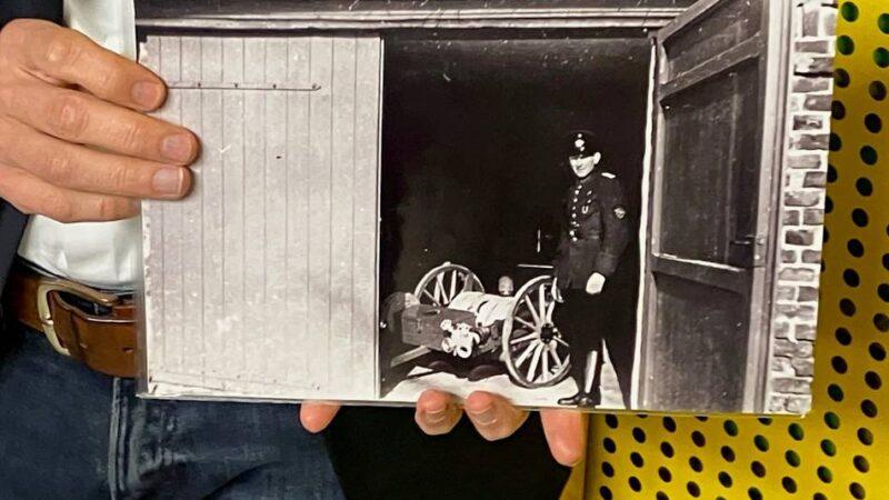 Feuerwehrgeschichte hautnah im Kreisarchiv: Veteranen werfen einen Blick ins Gedächtnis von Dormagen
