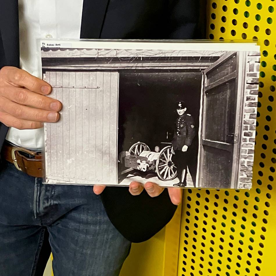 Feuerwehrgeschichte hautnah im Kreisarchiv: Veteranen werfen einen Blick ins Gedächtnis von Dormagen