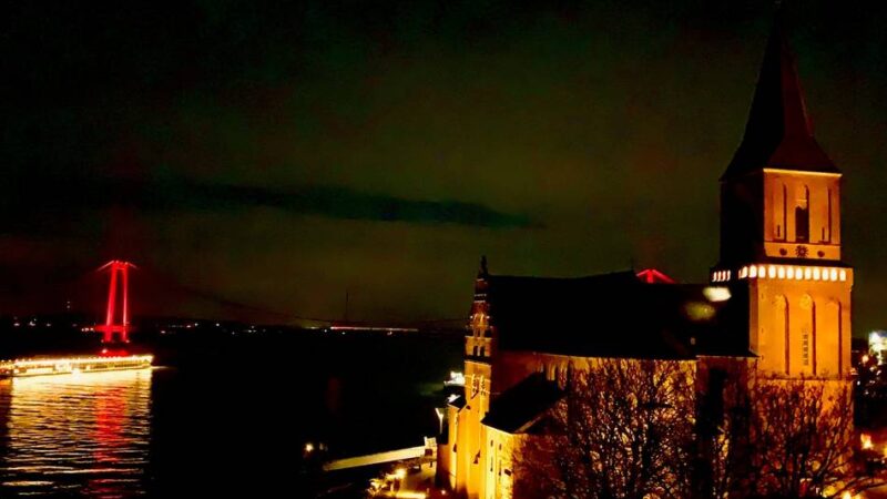 Besonderer Moment in Emmerich: Die Rheinbrücke leuchtet wieder – eine Schönheit in rot