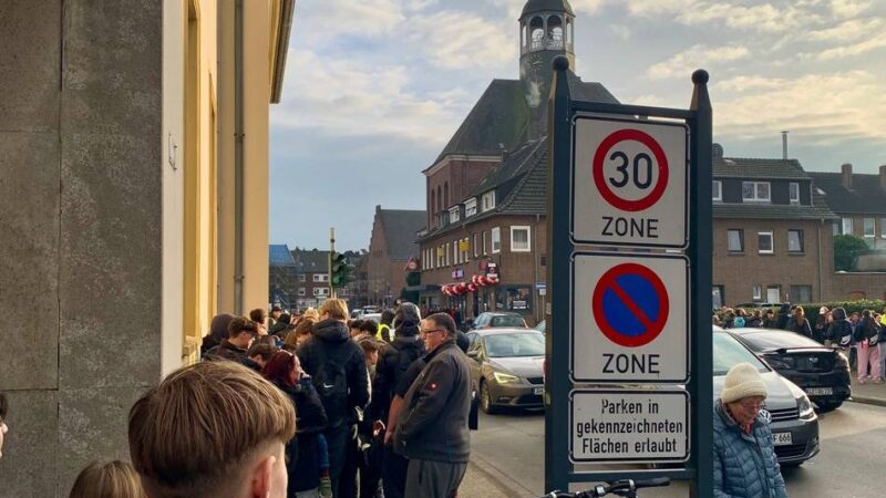 Emmerich: Ein Döner für einen Cent – lange Schlange zur Eröffnung