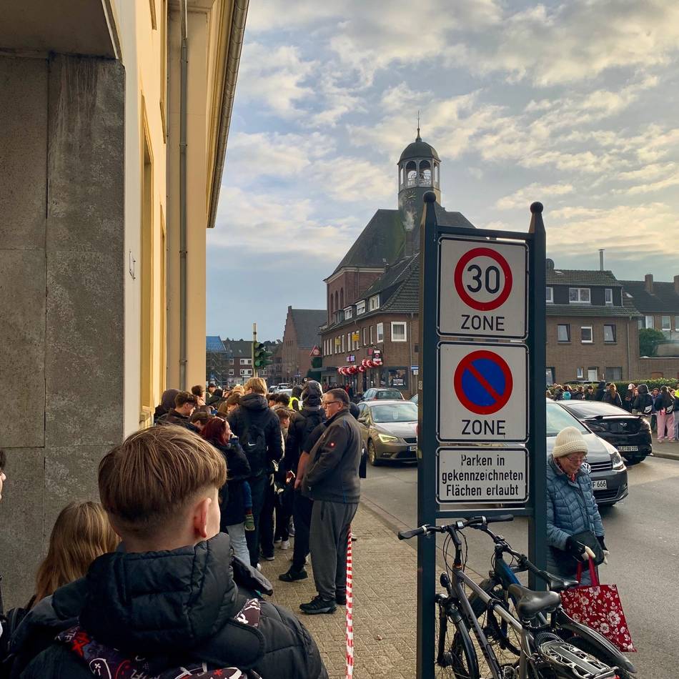 Emmerich: Ein Döner für einen Cent – lange Schlange zur Eröffnung