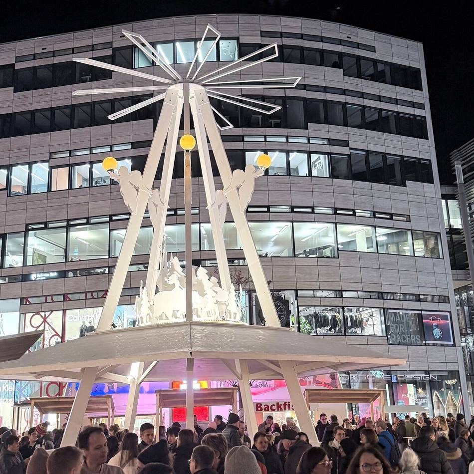 After-Work-Event in Düsseldorf: Weindampfer kündigt Party auf dem Weihnachtsmarkt an