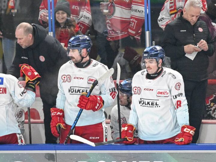 Sorge um Verteidiger Emil Quaas: DEG verpatzt die Generalprobe fürs Derby – das 1:4 in Crimmitschau im Video