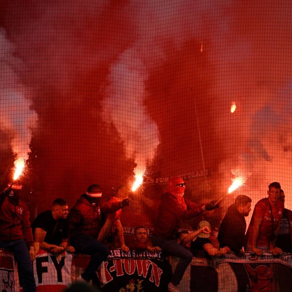 Anzahl der Vorfälle um 73 Prozent gestiegen: Strafen wirkungslos? Debatte um Umgang mit Pyro in Stadien